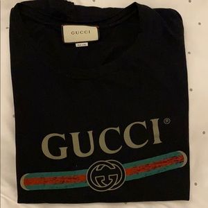 Men’s Gucci t shirt black with logo worn once